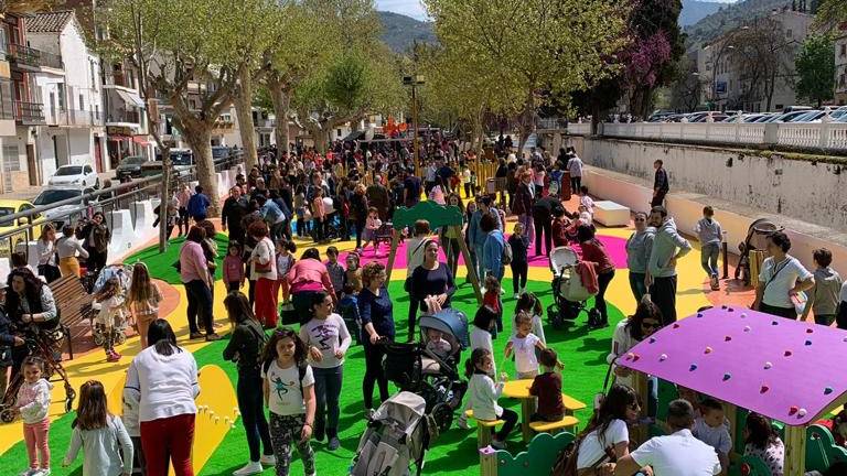 Renovado el parque infantil beadense