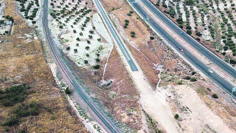 El tren a Granada parará en poco más de un mes