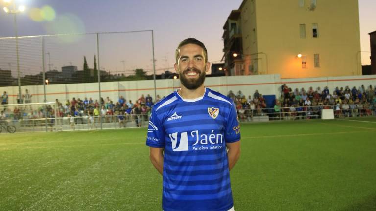 El capitán del Linares Deportivo, Fran Carles, en estado crítico