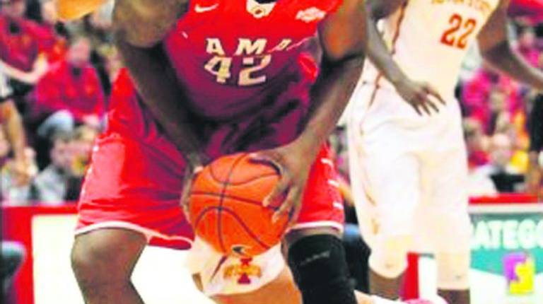 <span style=text-transform:uppercase>fichaje</span><i>. Lemon Gregory, durante un partido con Lamar Cardinals.</i>