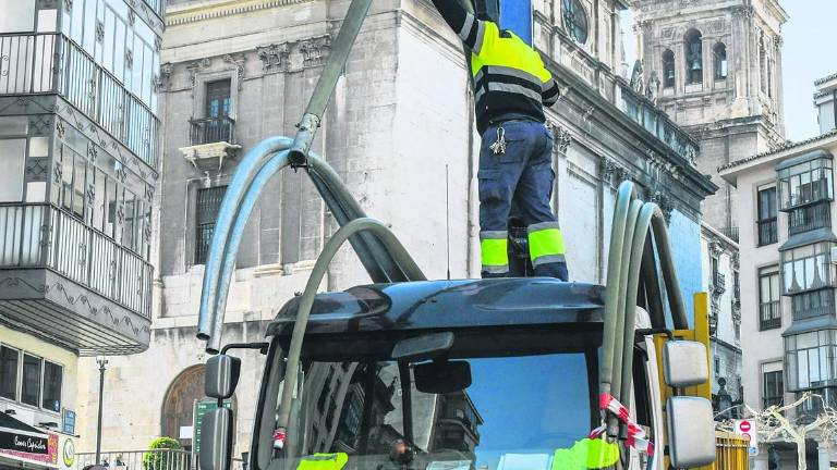 Un semáforo más bajo en la Carrera, “que ya no duele a la vista”