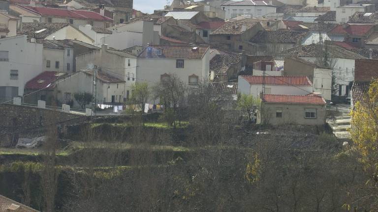 Un pueblo extenso, alto, diseminado, alejado y frío