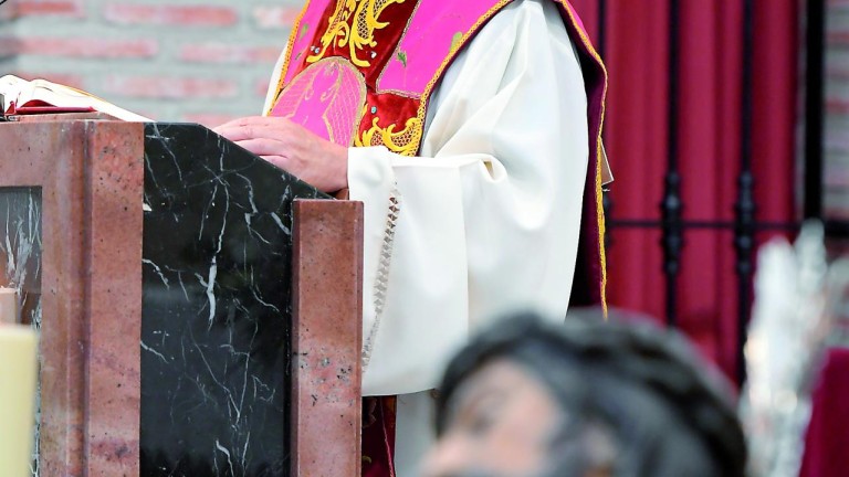 El obispo preside la misa del Cristo de la Vera-Cruz