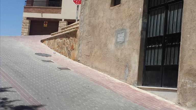 Hallan el cadáver de una mujer en una calle de Huelma