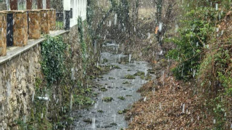 La nieve se deja ver en Santiago-Pontones