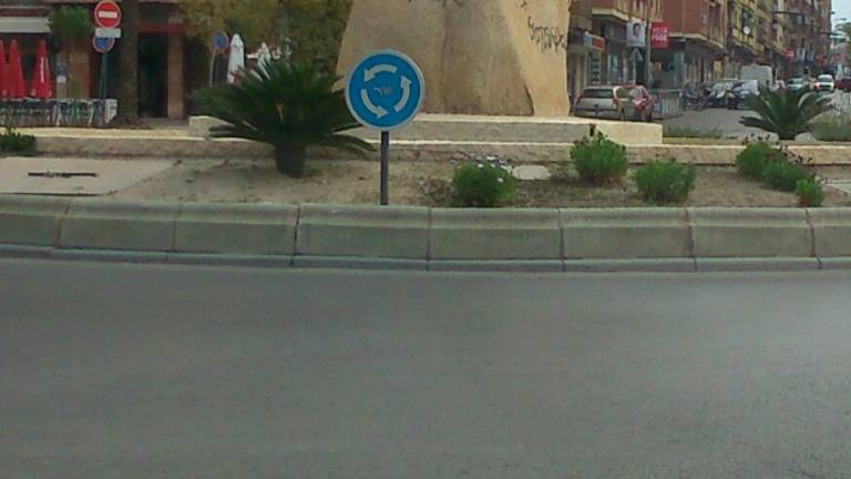 El monumento al Minero en Linares aparece con pintadas ofensivas
