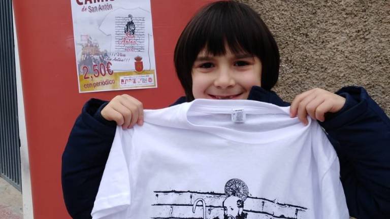 Cárchel, con la camiseta del Abad