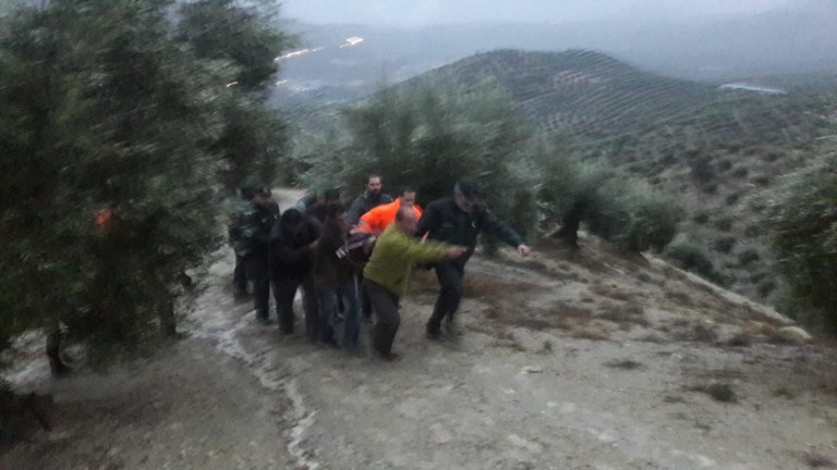 Rescatado un hombre en un olivar de Campillo de Arenas