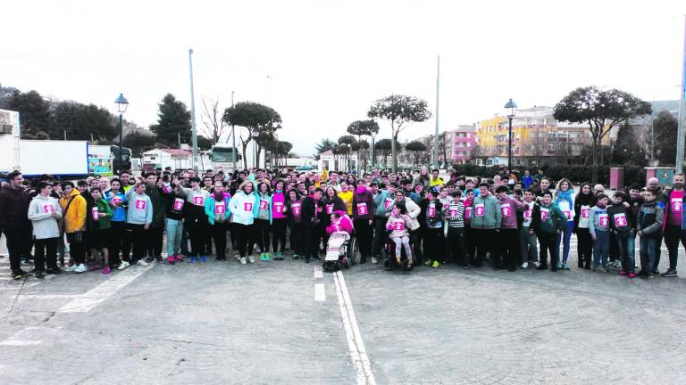 La comunidad del IES Antonio de Mendoza corre para ayudar a Save the Children