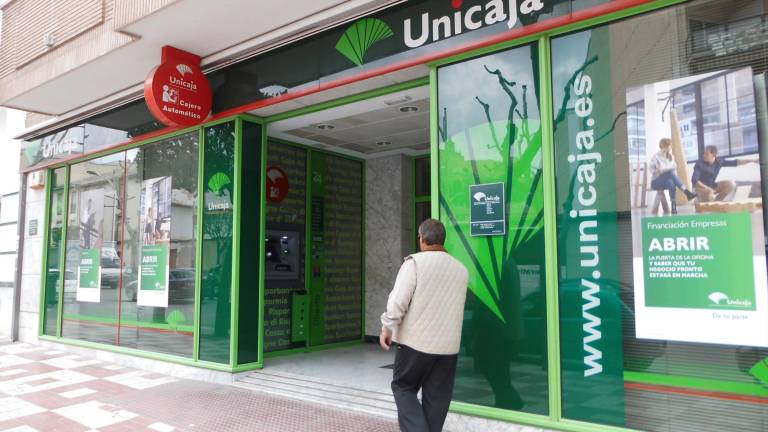 Una banda perpetra un hurto en una sucursal de Unicaja en Alcalá