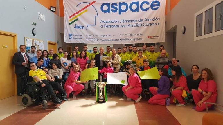 El Jaén FS reparte felicidad en Aspace
