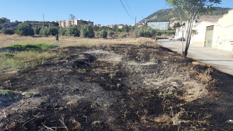 Las llamas aparecen, de nuevo, en la carretera de Fuerte del Rey