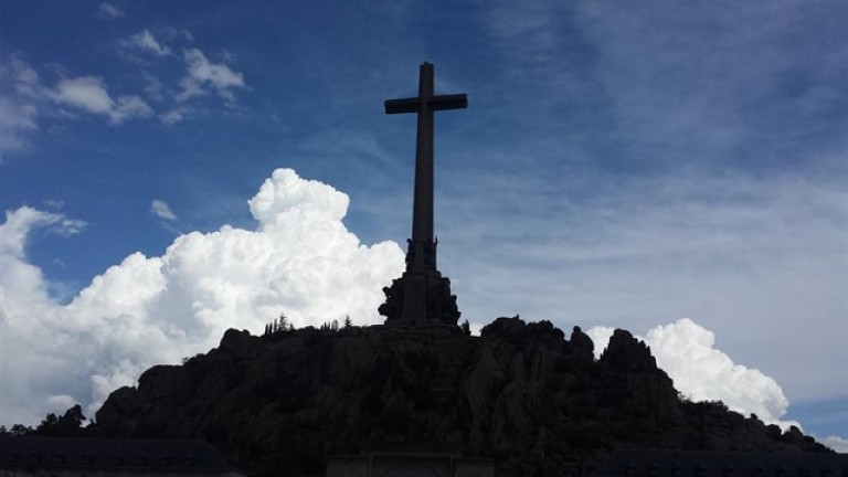 El Congreso avala sacar los restos de Franco del Valle de los Caídos