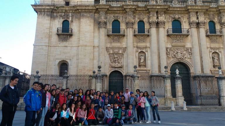 Escolares conocen el casco antiguo