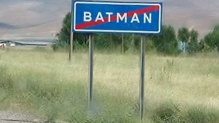 Una petición en Change.org pide modificar la frontera de Batman, en Turquía, para darle la forma del logo del superhéroe