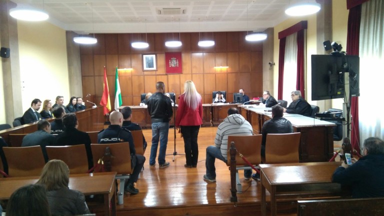 La Audiencia juzga a los cinco acusados de matar a un anciano para robarle