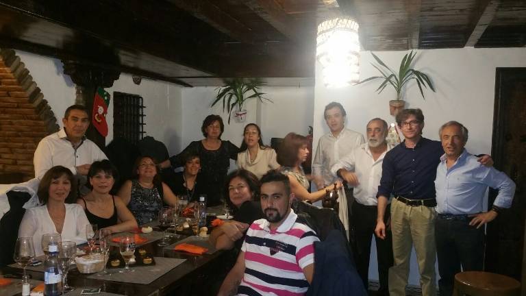 “Entre Amigos” brinda por un feliz 2016 en su primera cena