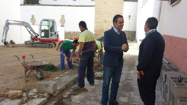 El Ayuntamiento interviene y adecua la Plaza del Rostro