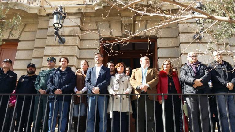 Minuto de silencio en homenaje a Gabriel Cruz