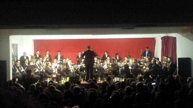 ALTRUISMO. <i>La banda de la Asociación Cultural Andrés Martos de Villargordo, en solitario, en su actuación durante el espectáculo para colaborar con Cáritas.</i>