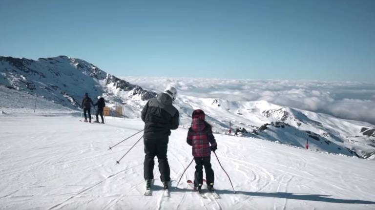 BELLEZA. <i>La oferta alternativa del Parque Natural de Sierra Nevada comprende un Centro de Alto Rendimiento para deportistas de elite, ocio nocturno y un sinfín de actividades para toda la familia.</i>