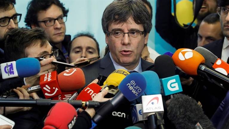 Puigdemont, en un sms de móvil: “Esto ha terminado. Los nuestros nos han sacrificado”
