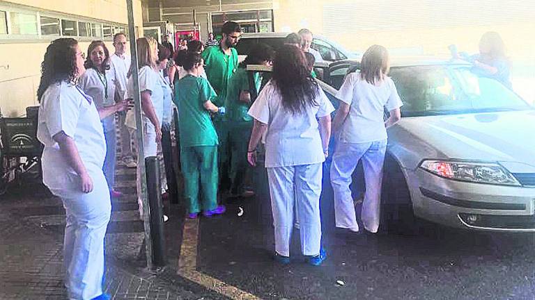 Da a luz en la puerta del hospital