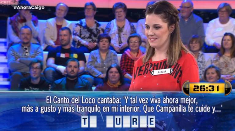 <span style=text-transform:uppercase>Premio. </span><i>La concursante jiennense Alicia en un duelo de preguntas contra su oponente. </i>