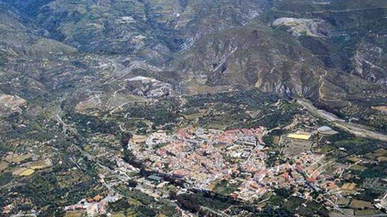 Muere un hombre tras quedar atrapado bajo un remolque