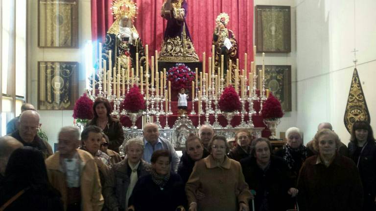 Mayores ante Nuestro Padre Jesús