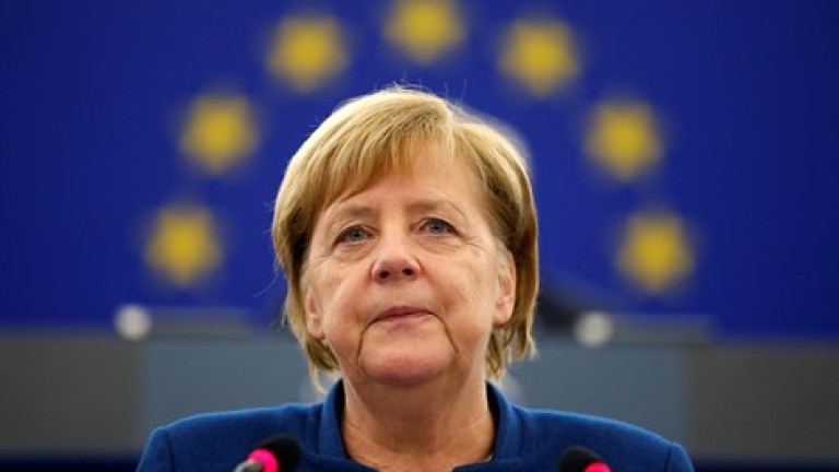 Merkel apoya crear un ejército