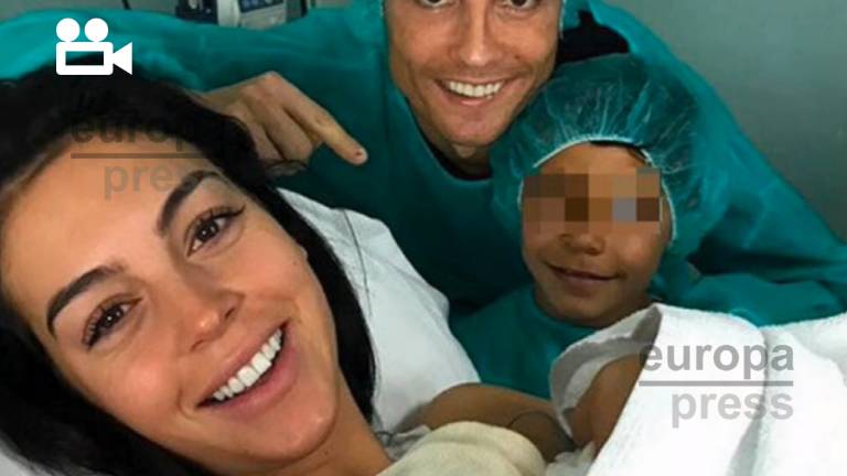 Cristiano y Georgina presentan a Alana Martina