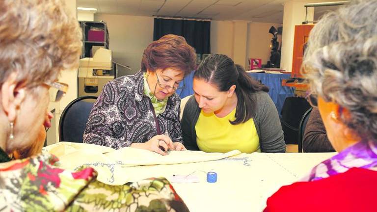 Cruces con puntadas solidarias