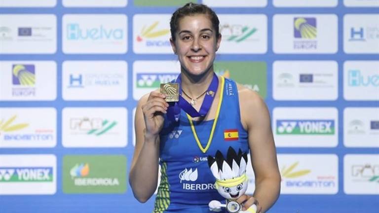Carolina Marín llega emocionada a Madrid con nueva medalla