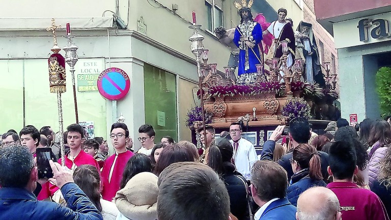 La Cofradía del Amor y Auxilio predica la Pasión por las calles de la ciudad de La Peña