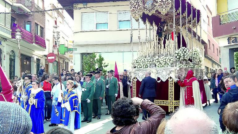 La Cofradía del Amor y Auxilio predica la Pasión por las calles de la ciudad de La Peña