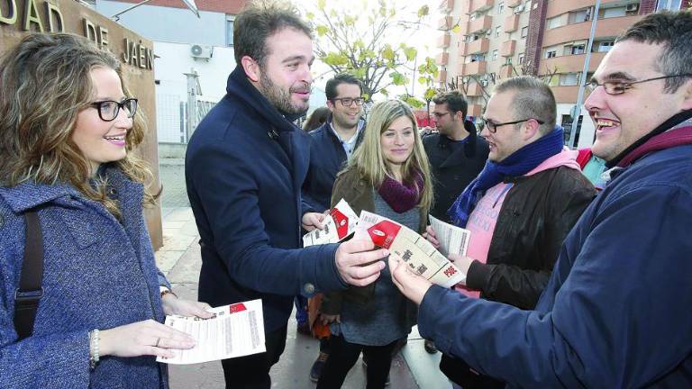 Juventudes critican los recortes en becas