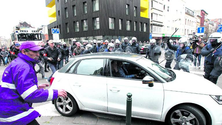 Altercado entre jóvenes y policías en Molenbeek