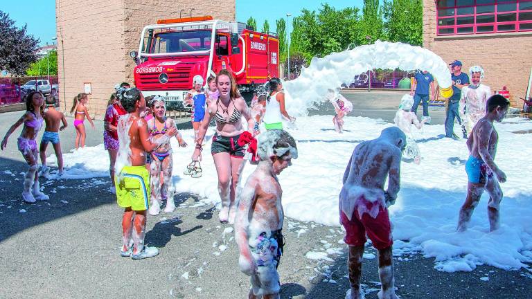 Los bomberos con la Escuela de Verano
