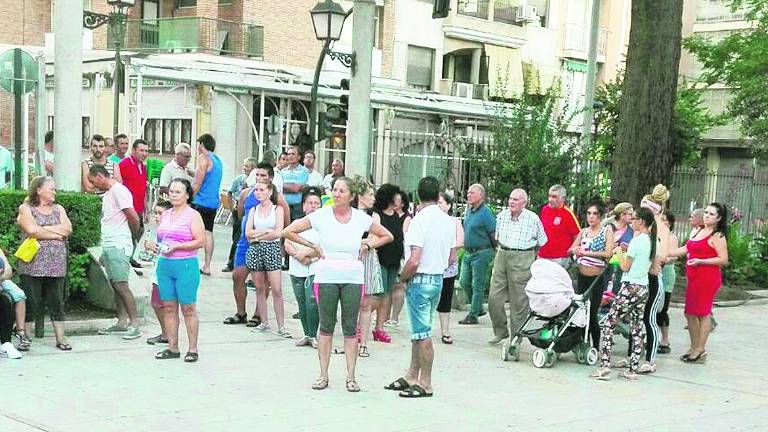 Concentración en apoyo de una pareja de Sabiote
