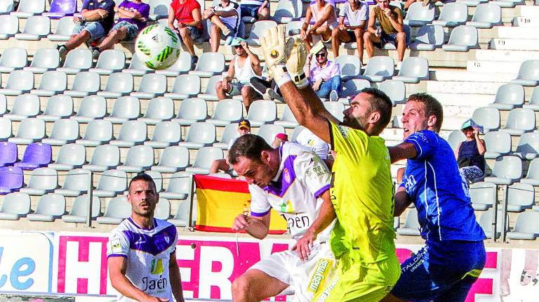 <span style=text-transform:uppercase>internacional</span><i>. Felipe Ramos cuenta con uno de los currículum más extensos del Real Jaén. Criado futbolísticamente en la cantera del </i><i>Real Madrid, jugó en los filiales del Deportivo de la Coruña, Valencia y Mallorca antes de vestir la elástica jiennense. Fue internacional </i><i>sub17.</i>