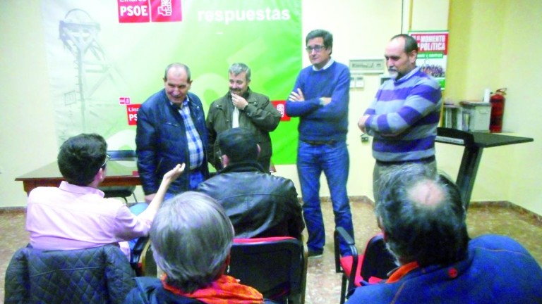 Afiliados del PSOE piden apoyo para Patxi López