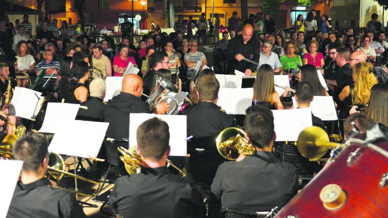 Plazas y parques se llenan de música