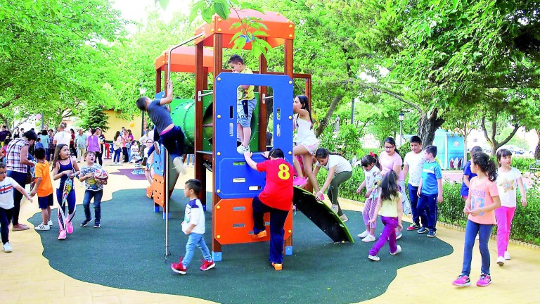 Una nueva zona infantil para el parque de Arroyo