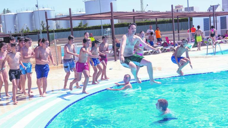 Convivencia en las piscinas municipales
