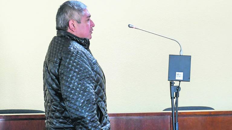 “Cada vez que estábamos a solas en casa abusaba de mí”