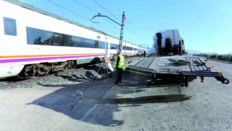 Renfe reclama 134.000 euros por el choque con un camión