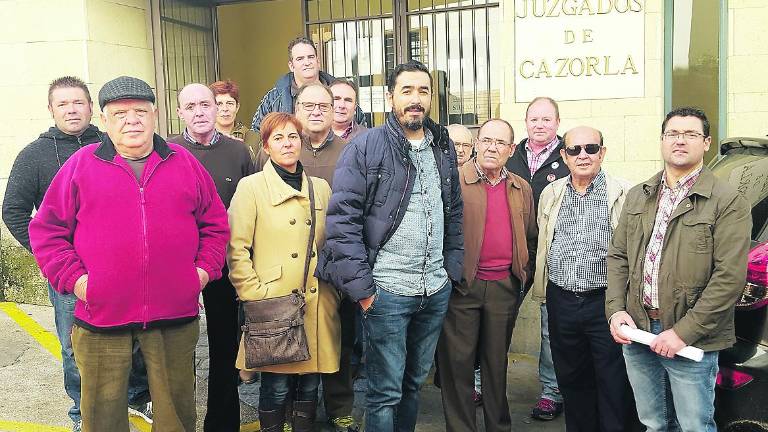 Denuncia “por poderes” al exalcalde de IU en Huesa