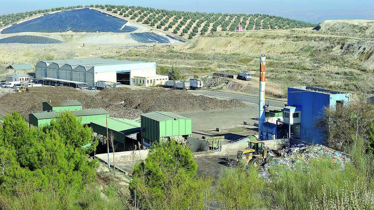 Un juez obliga a FCC a vigilar el vertedero clausurado