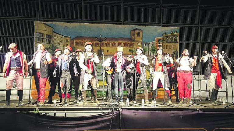 Torredonjimeno vive su gran noche de carcajadas con un carnaval a destiempo